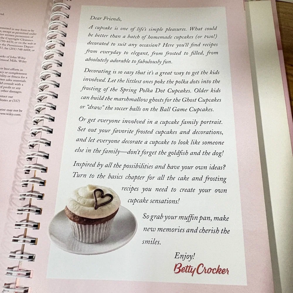 Betty Crocker Just Cupcakes 100 Recipes Cookbook Spiral Bound 2008 Wiley Pink